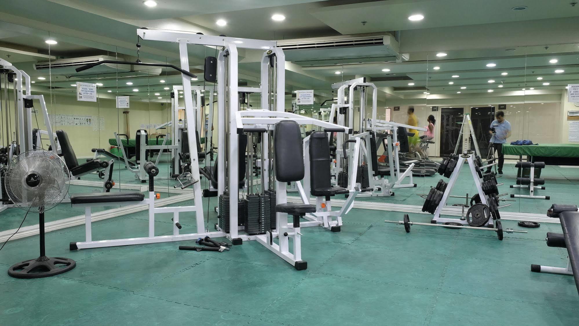Zen Rooms Malate Robinsons Манила Экстерьер фото