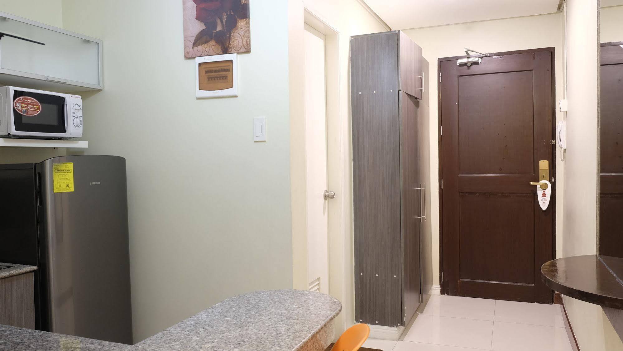 Zen Rooms Malate Robinsons Манила Экстерьер фото